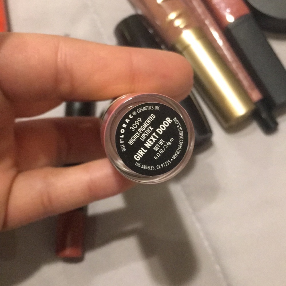 LIPSTICKS - Picture 2 of 4